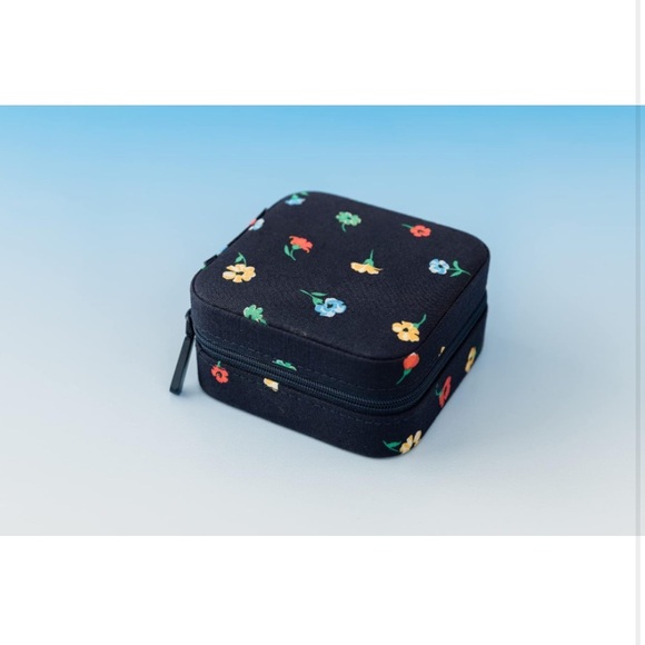 Kate Spade New York Small Travel Jewelery Box / Case - Picture 3 of 5